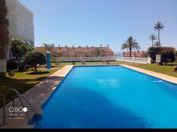 Appartement Los Cisnes Beach Studio 100M Playa à Benalmádena Extérieur photo